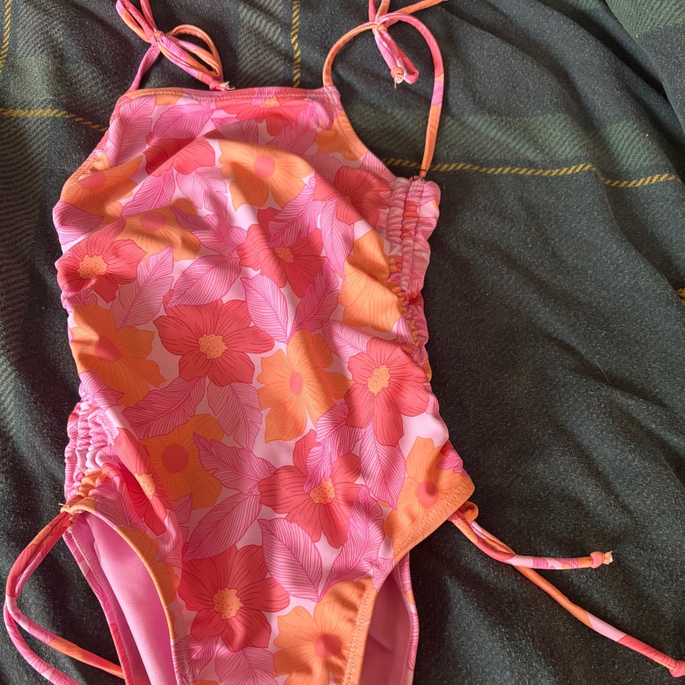 Girls bathing suit (size 6)